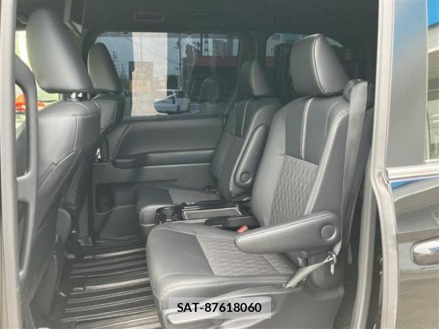 Toyota NOAH 2022-09 8225090-6
