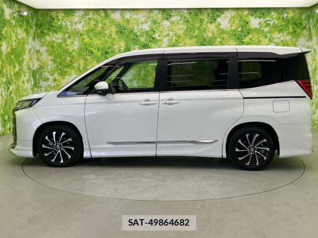 Toyota NOAH 2024-06 8225147-1