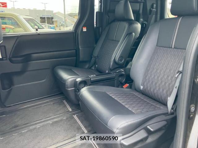 Toyota NOAH 2023-07 8225361-6