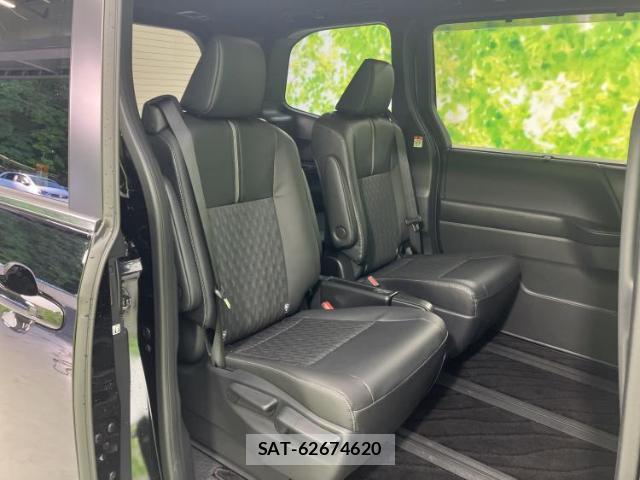 Toyota NOAH 2025-02 8225392-4