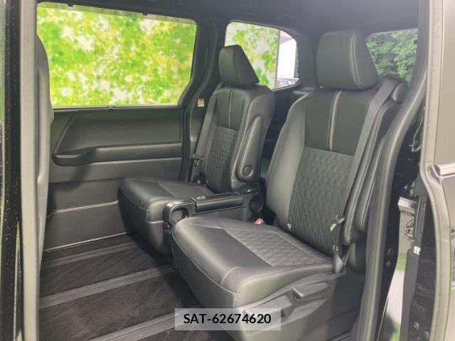 Toyota NOAH 2025-02 8225392-7