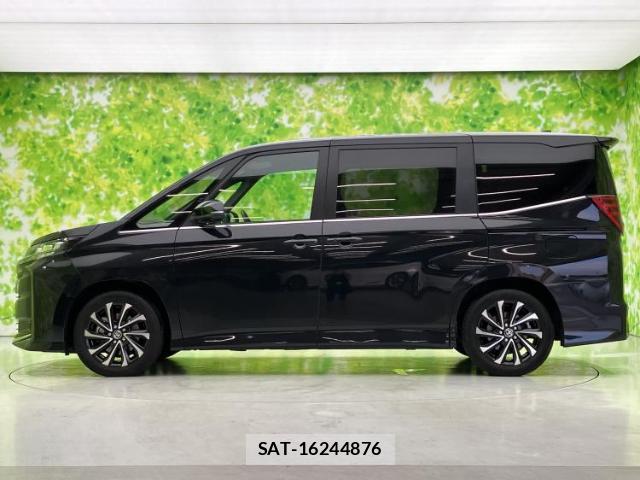 Toyota NOAH 2023-06 8225418-1