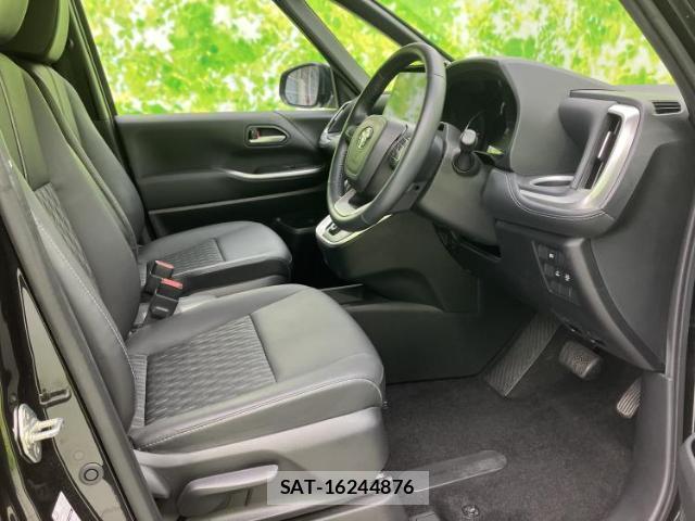 Toyota NOAH 2023-06 8225418-3