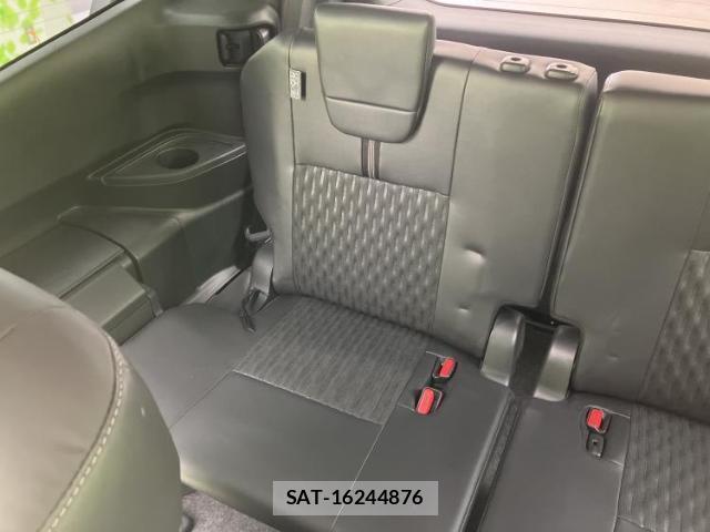 Toyota NOAH 2023-06 8225418-5