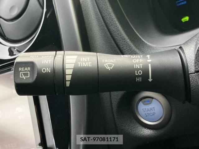 Nissan NOTE 2017-11 8217203-16