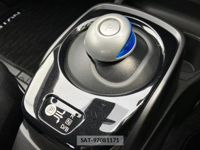 Nissan NOTE 2017-11 8217203-17