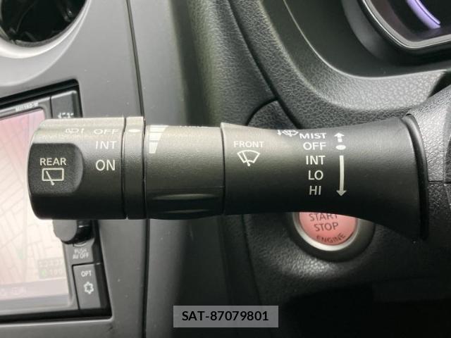 Nissan NOTE 2018-05 8217207-16