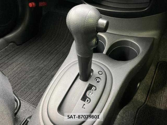 Nissan NOTE 2018-05 8217207-17