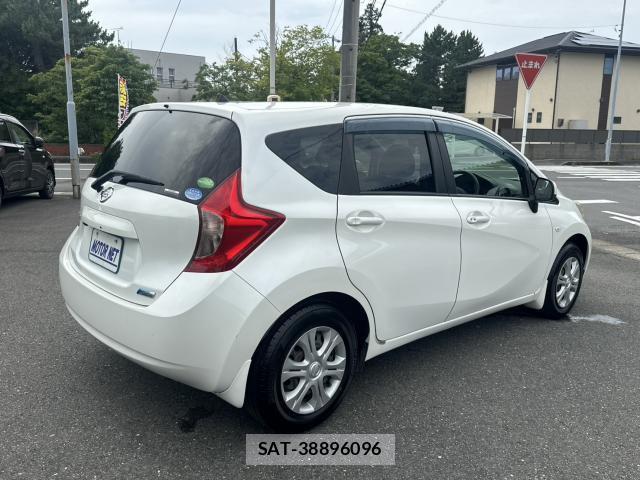 Nissan NOTE 2013-05 8217315-1