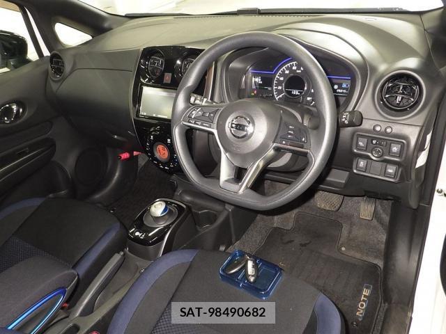 Nissan NOTE 2018-03 8217987-2