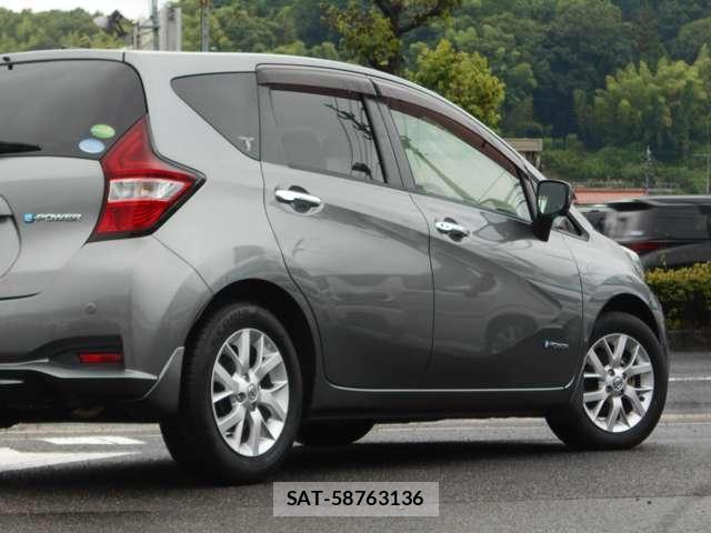 Nissan NOTE 2017-01 8218166-3