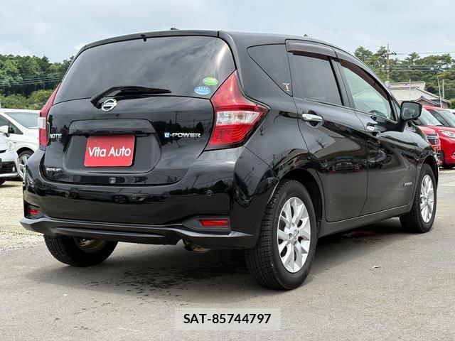 Nissan NOTE 2018-01 8219232-12