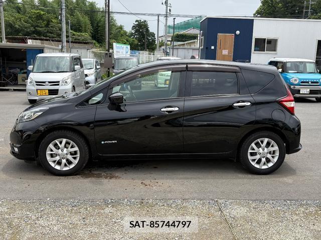 Nissan NOTE 2018-01 8219232-16