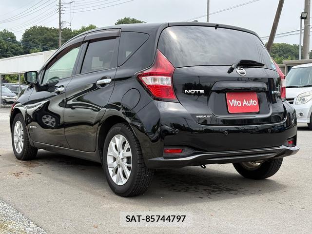 Nissan NOTE 2018-01 8219232-19