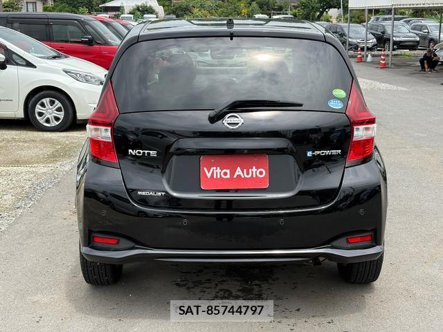 Nissan NOTE 2018-01 8219232-3