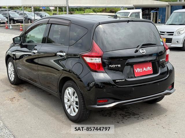 Nissan NOTE 2018-01 8219232-4