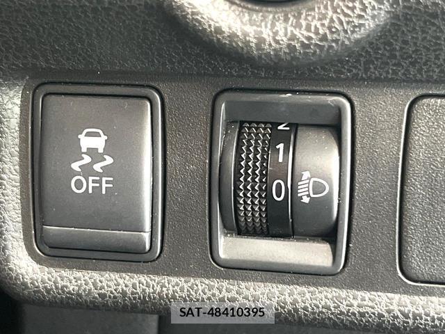 Nissan NOTE 2015-06 8219435-5
