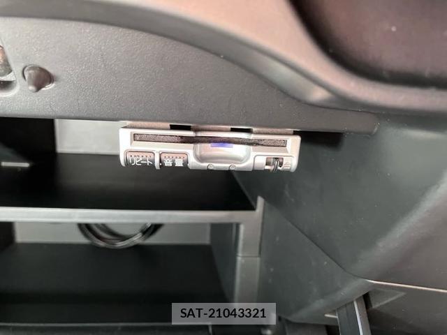 Nissan NOTE 2018-05 8219751-2