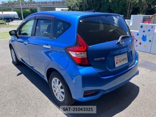 Nissan NOTE 2018-05 8219751-8