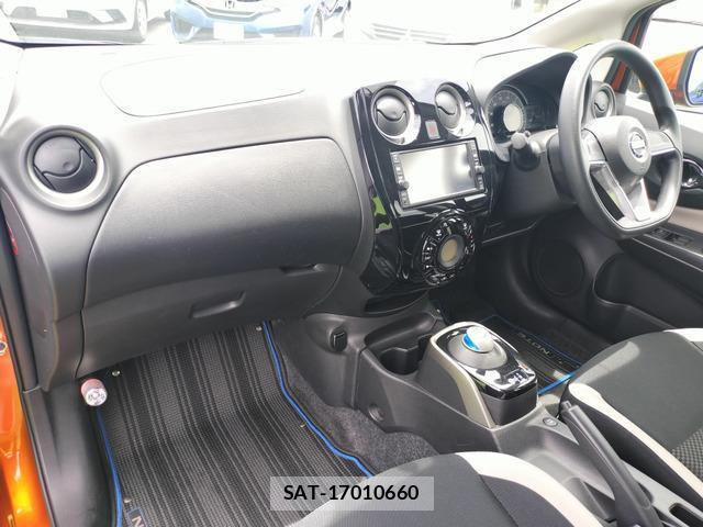 Nissan NOTE 2016-11 8220599-12