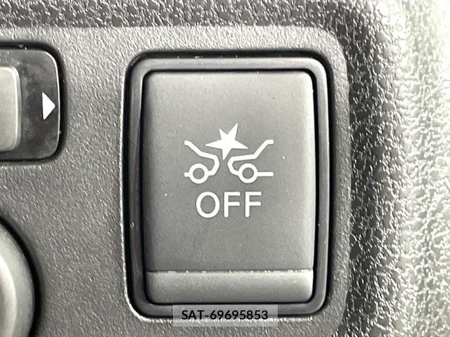 Nissan NOTE 2018-05 8220750-2