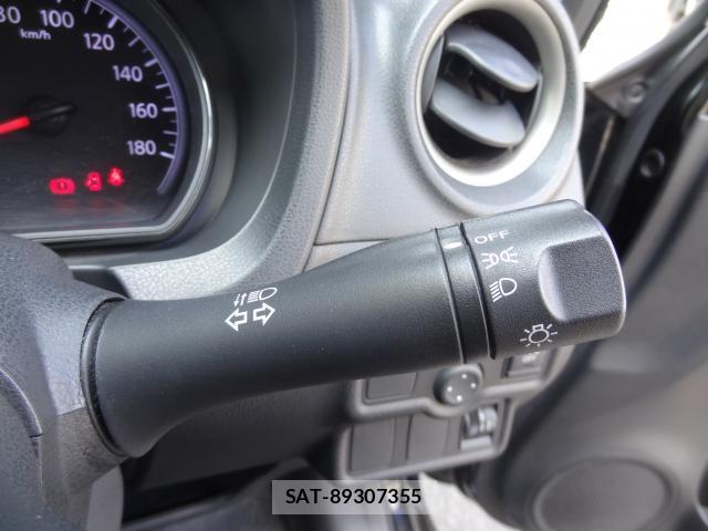 Nissan NOTE 2013-03 8221261-19