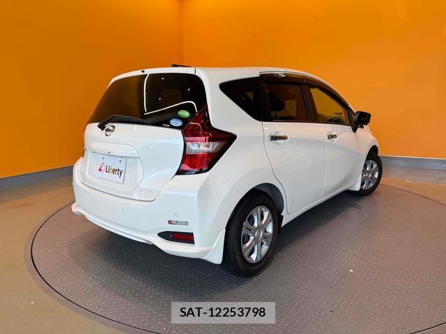 Nissan NOTE 2018-08 8221303-11