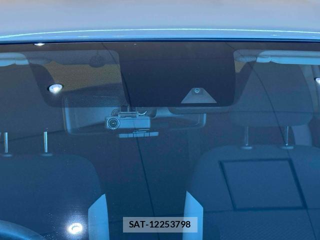 Nissan NOTE 2018-08 8221303-14