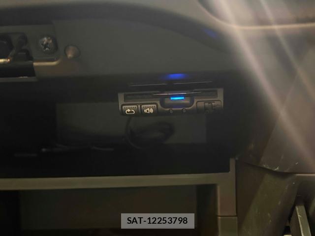 Nissan NOTE 2018-08 8221303-2