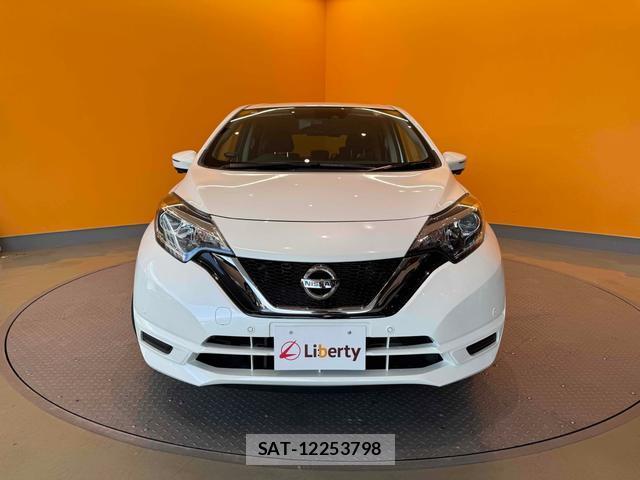 Nissan NOTE 2018-08 8221303-5
