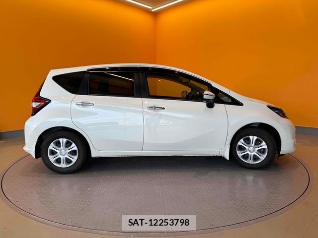 Nissan NOTE 2018-08 8221303-7