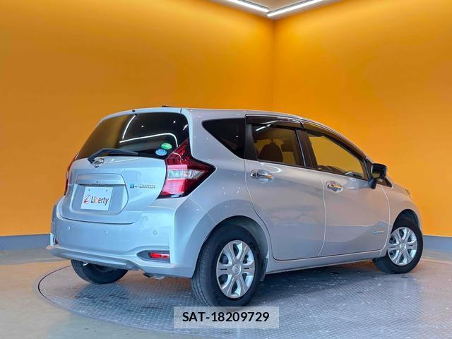 Nissan NOTE 2017-06 8221306-11