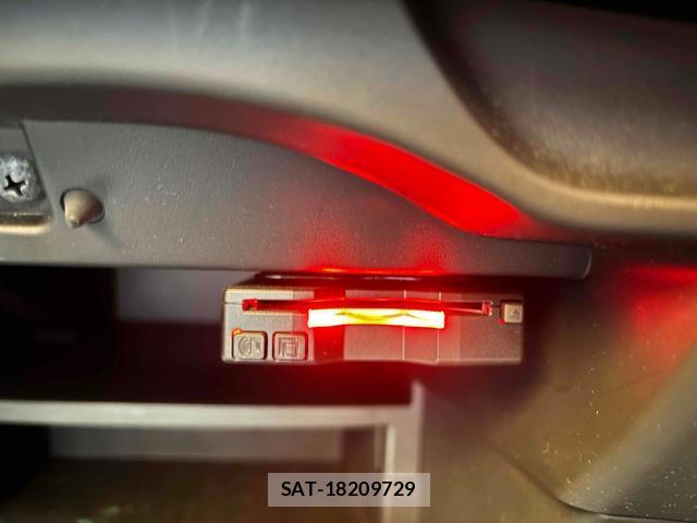 Nissan NOTE 2017-06 8221306-2