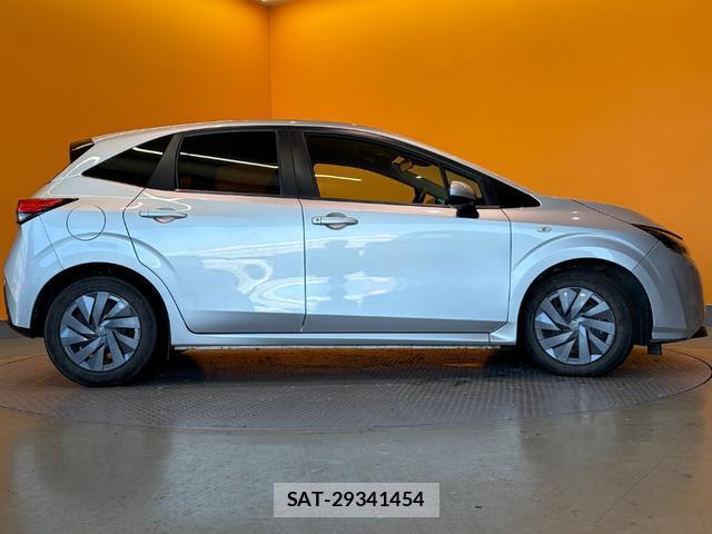 Nissan NOTE 2021-04 8221307-4