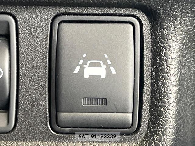 Nissan NOTE 2018-11 8221355-5