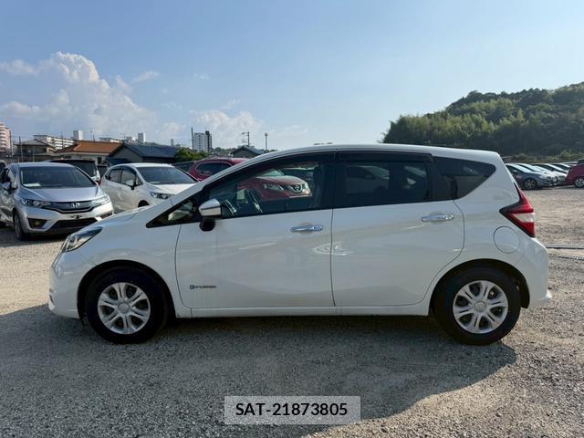 Nissan NOTE 2017-02 8221877-10