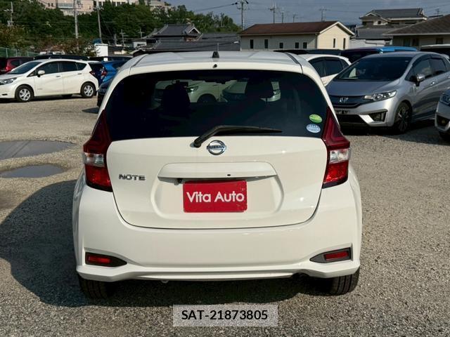 Nissan NOTE 2017-02 8221877-3
