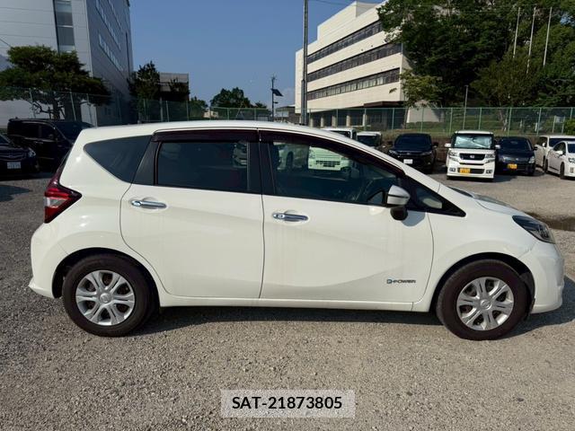 Nissan NOTE 2017-02 8221877-4