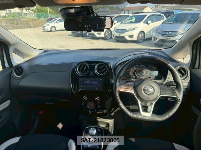 Nissan NOTE 2017-02 8221877-8