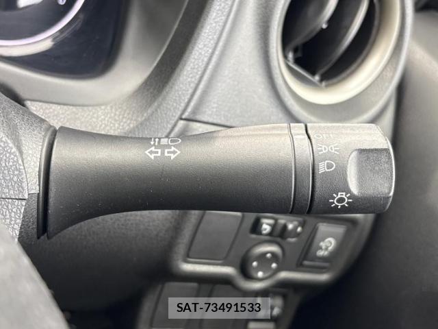Nissan NOTE 2013-11 8221940-14