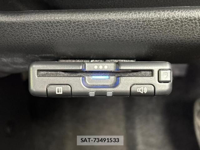 Nissan NOTE 2013-11 8221940-17