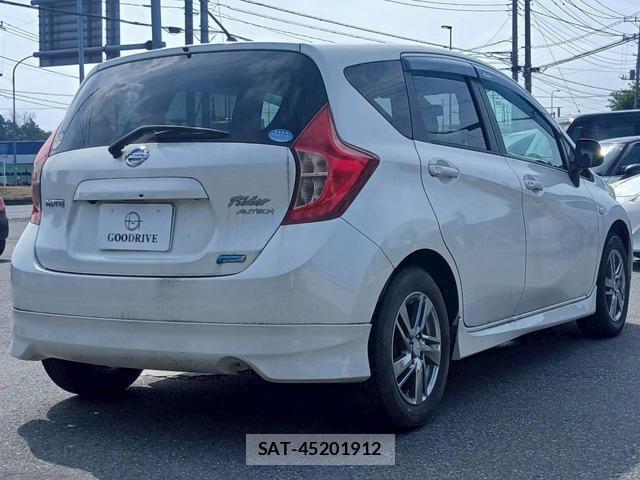 Nissan NOTE 2013-09 8222677-1