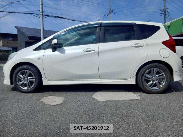 Nissan NOTE 2013-09 8222677-2