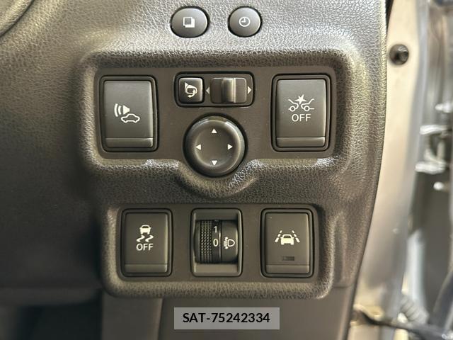 Nissan NOTE 2018-06 8222973-5