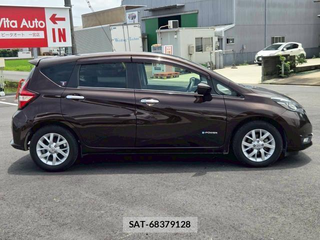 Nissan NOTE 2017-11 8223402-2