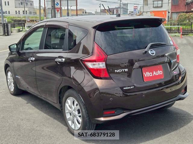 Nissan NOTE 2017-11 8223402-4