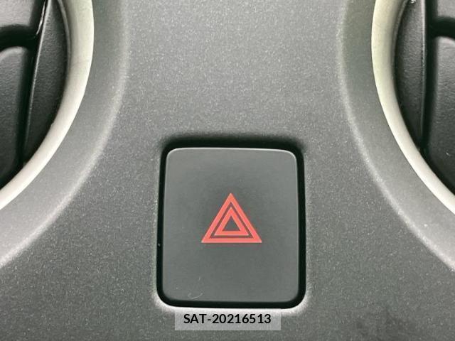 Nissan NOTE 2013-06 8223442-17