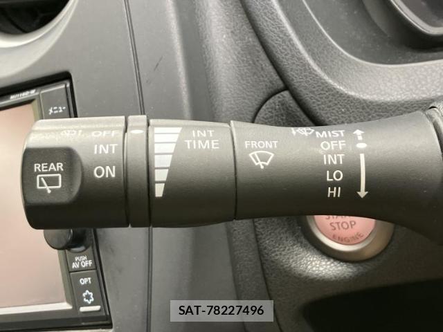 Nissan NOTE 2017-03 8225129-17