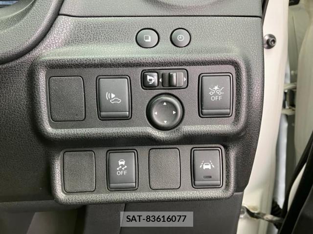 Nissan NOTE 2019-01 8225138-17