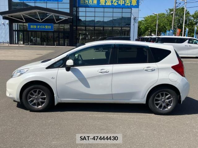 Nissan NOTE 2013-04 8225332-1